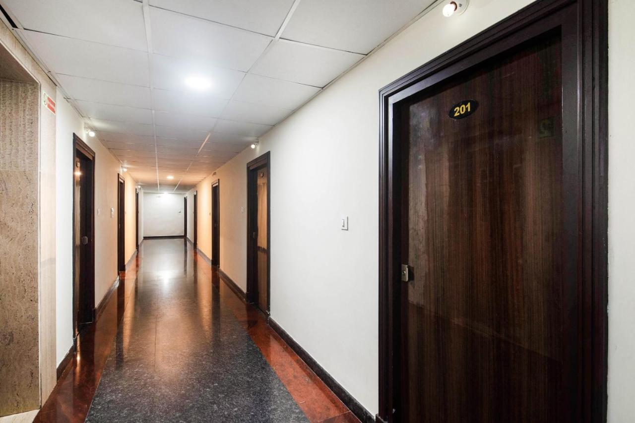 Capital O Alfa Hotell Vijayawāda Exteriör bild