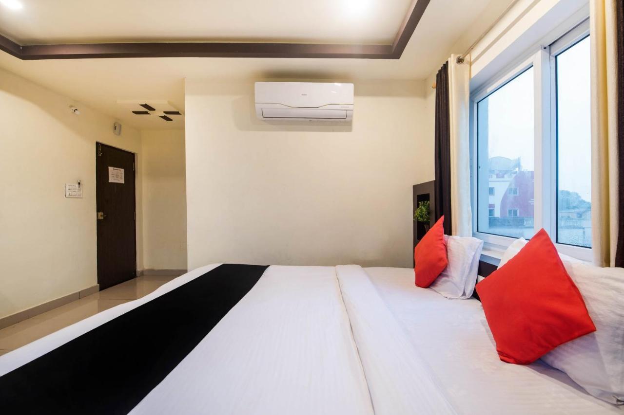 Capital O Alfa Hotell Vijayawāda Exteriör bild