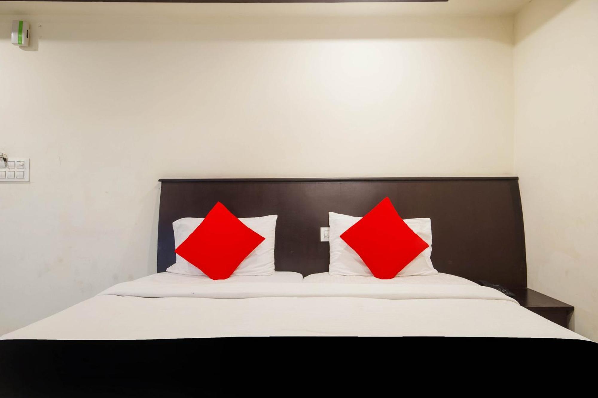 Capital O Alfa Hotell Vijayawāda Exteriör bild