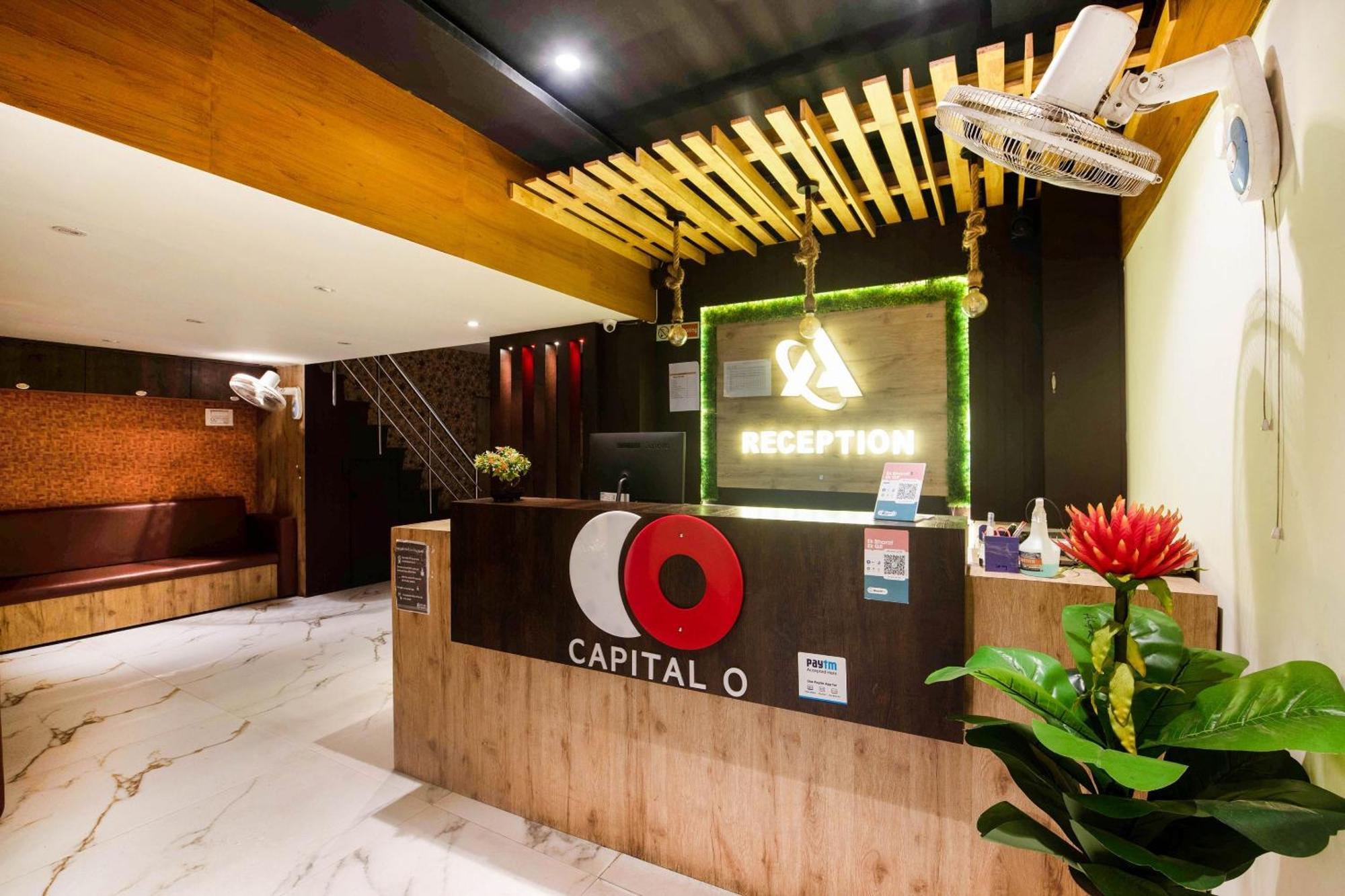Capital O Alfa Hotell Vijayawāda Exteriör bild