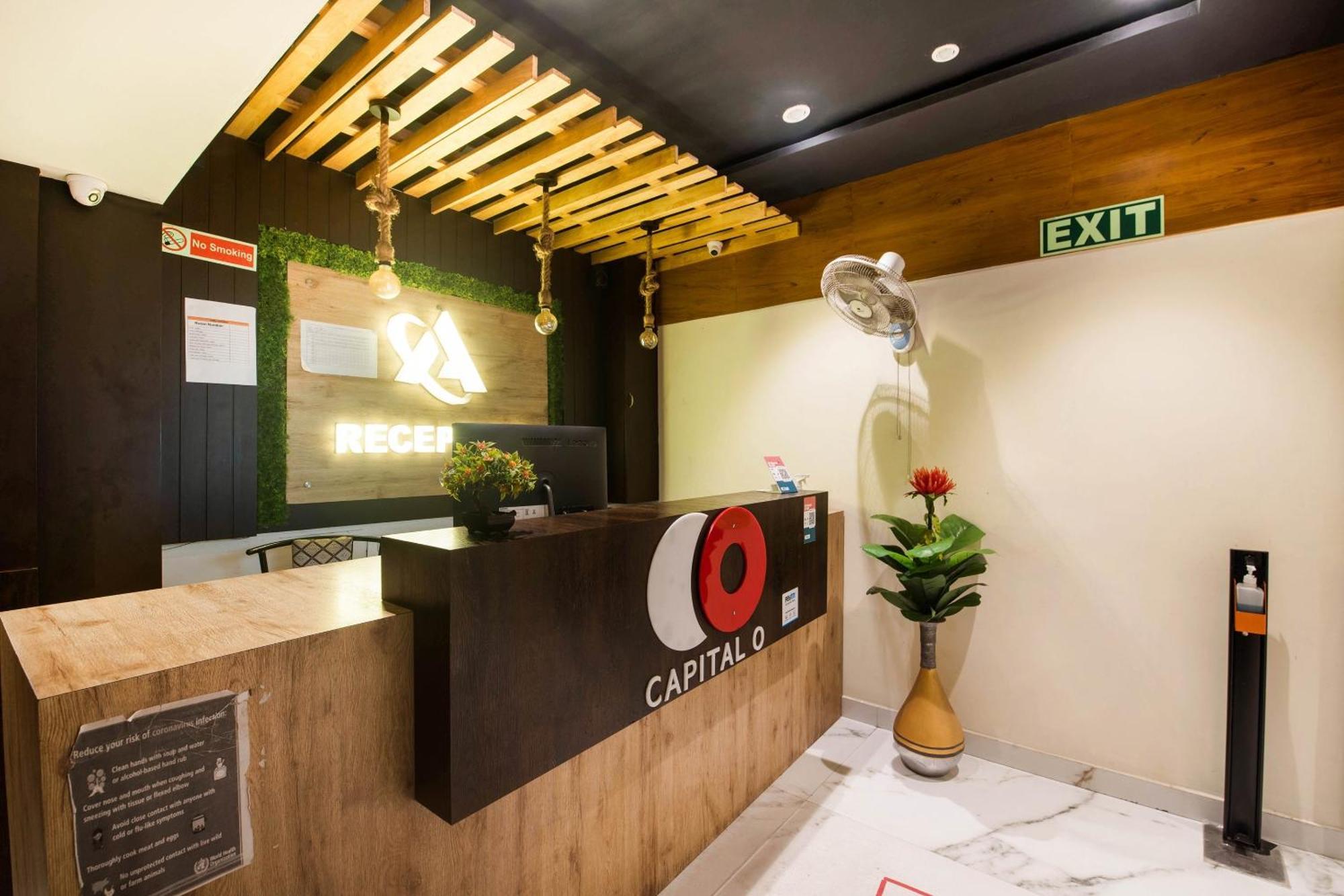 Capital O Alfa Hotell Vijayawāda Exteriör bild