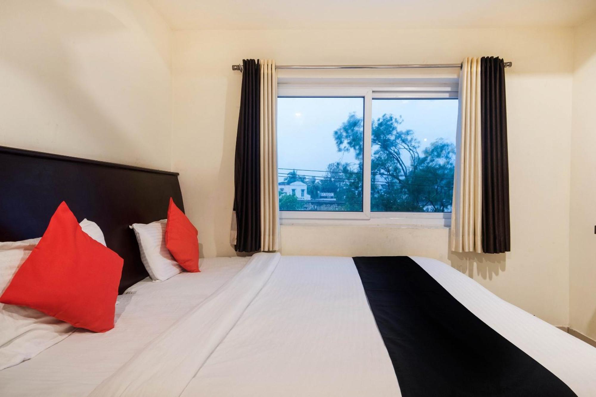 Capital O Alfa Hotell Vijayawāda Exteriör bild