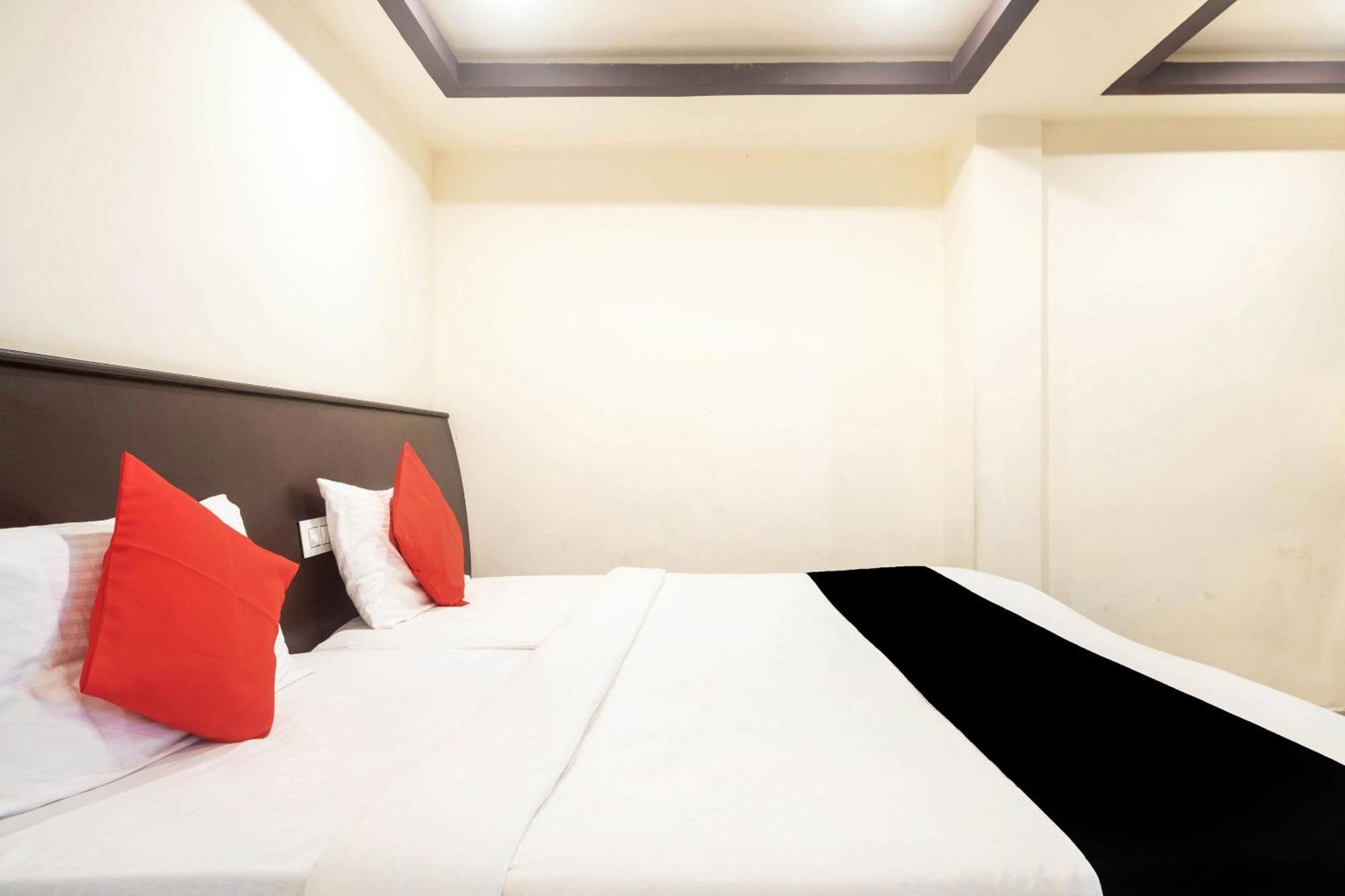 Capital O Alfa Hotell Vijayawāda Exteriör bild